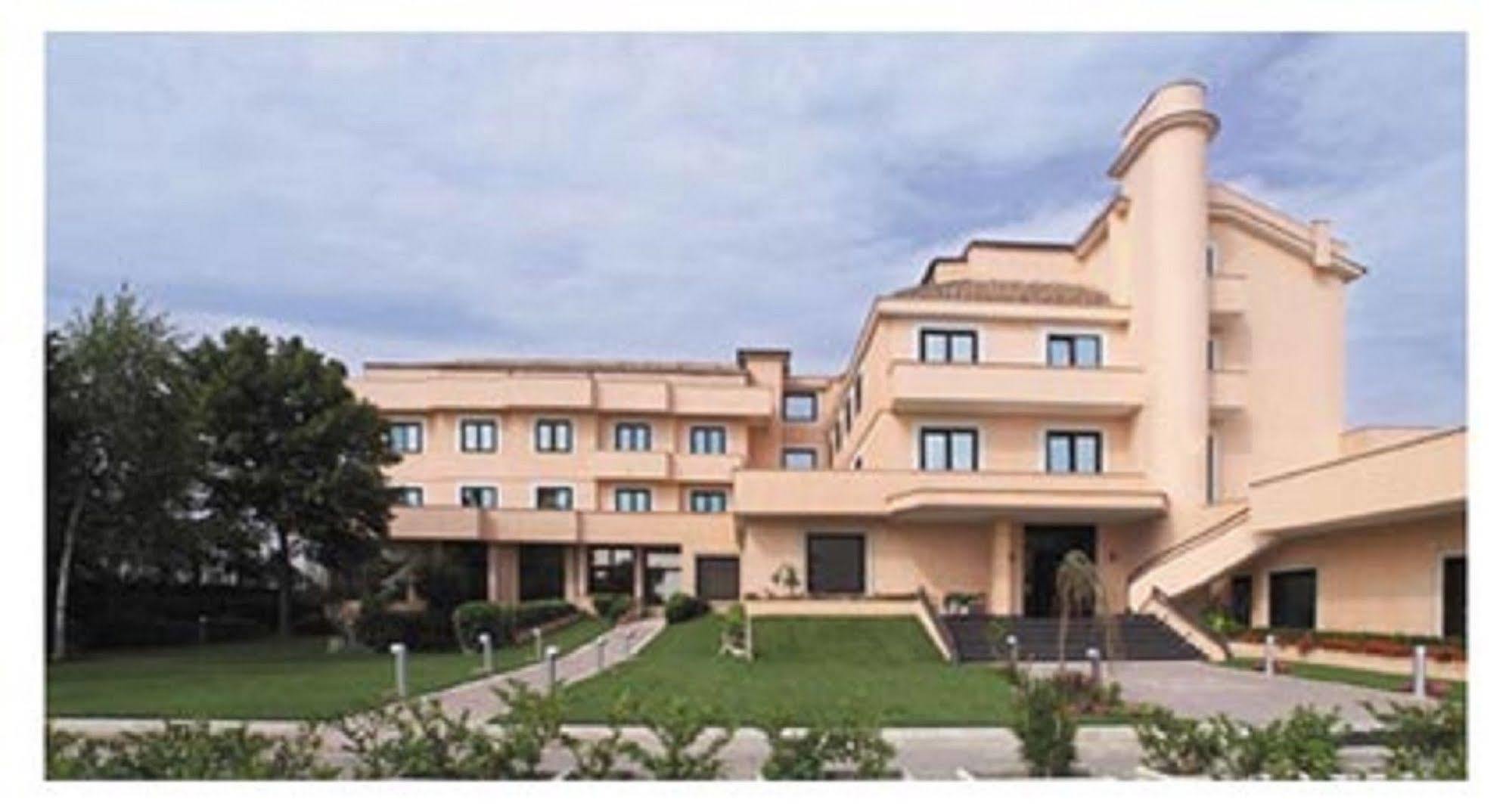 Hotel De La Ville & Centro Congressi Benevento Exterior photo